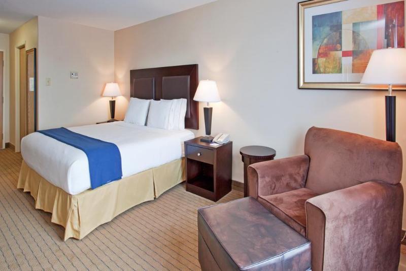 Holiday Inn Express Hotel & Suites Swift Current, An Ihg Hotel Room photo