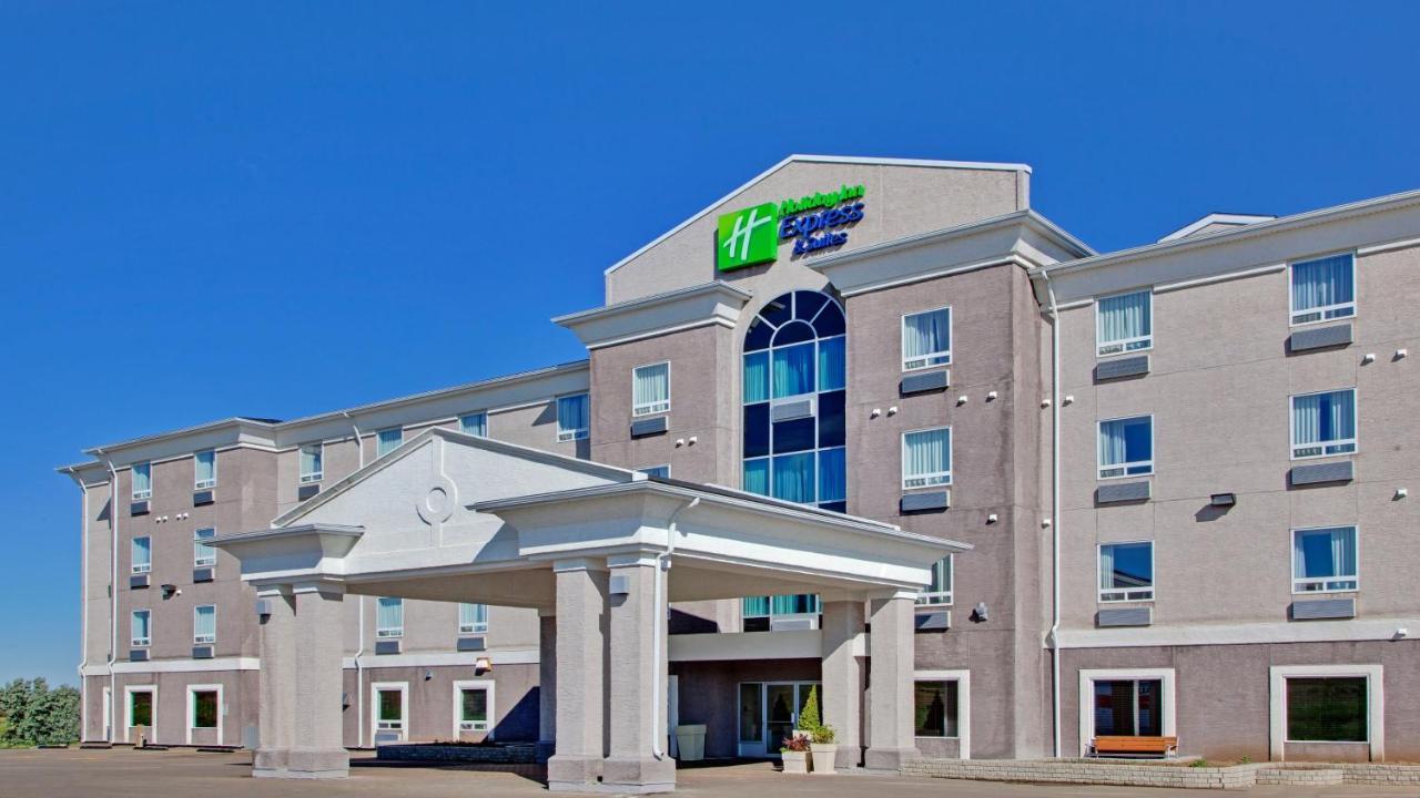 Holiday Inn Express Hotel & Suites Swift Current, An Ihg Hotel Exterior photo